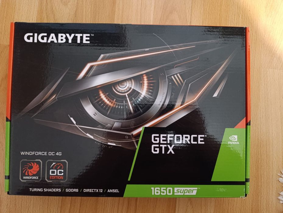 Геймърски компютър - с монитор , клавиатура , мишка