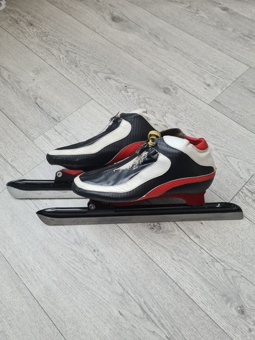 Продам конькобежные коньки