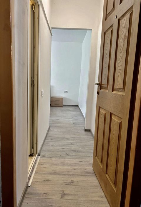 Vand sau inchiriez garsoniera zona parangu