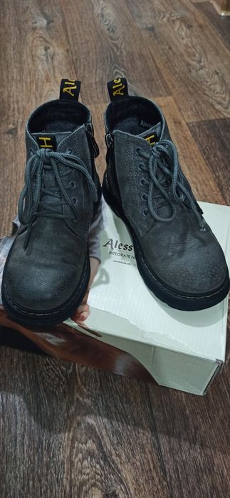 Продам ботинки детские