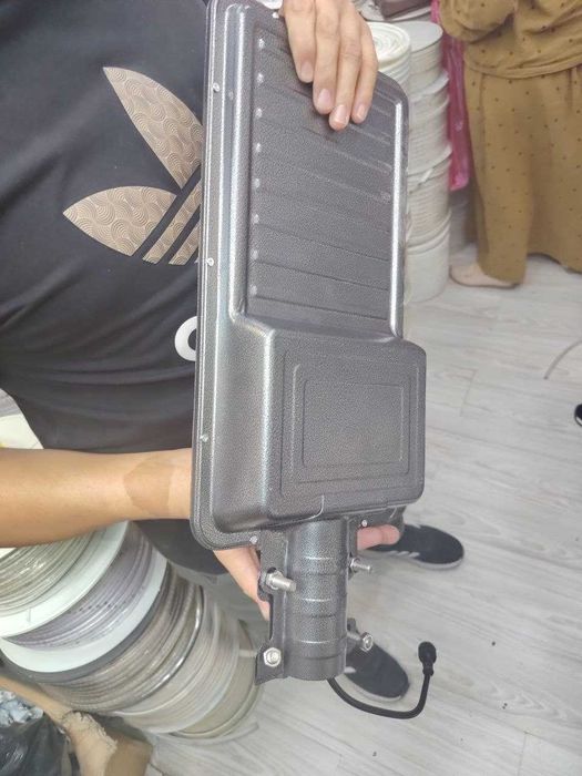 400W Quyosh batareyali ko‘cha yoritgichi
