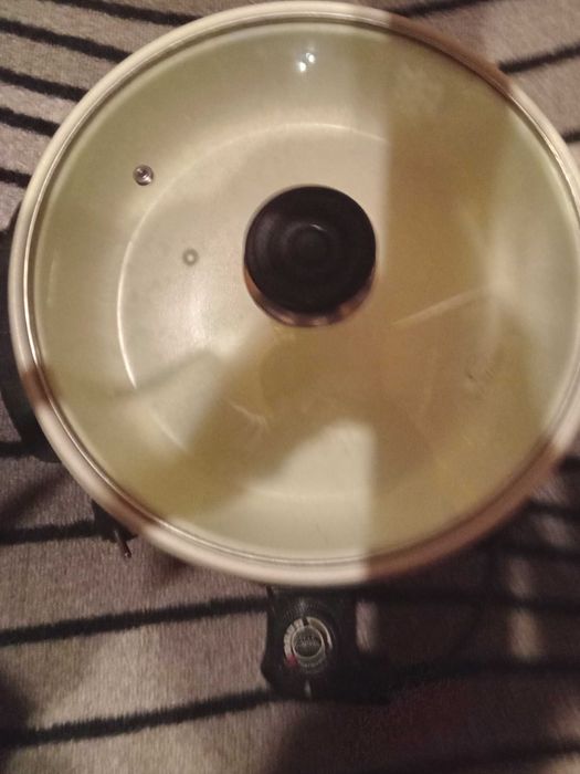 Продавам електрически тиган