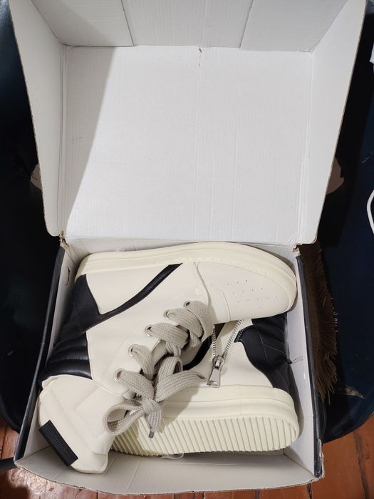 Продам новые кроссовки