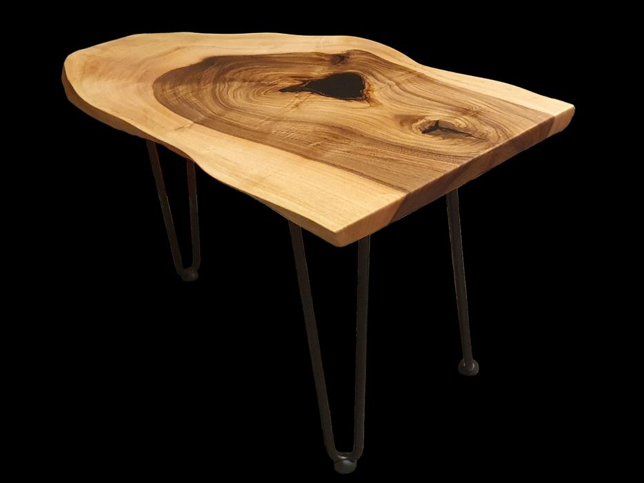 Масa за кафе. Масив орех с черна епоксидна смола.