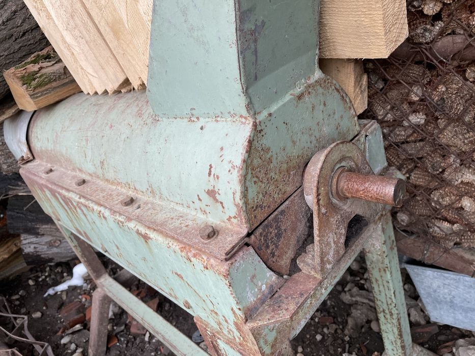 Batoza/masina de batut/curat porumb, in stare ft buna!