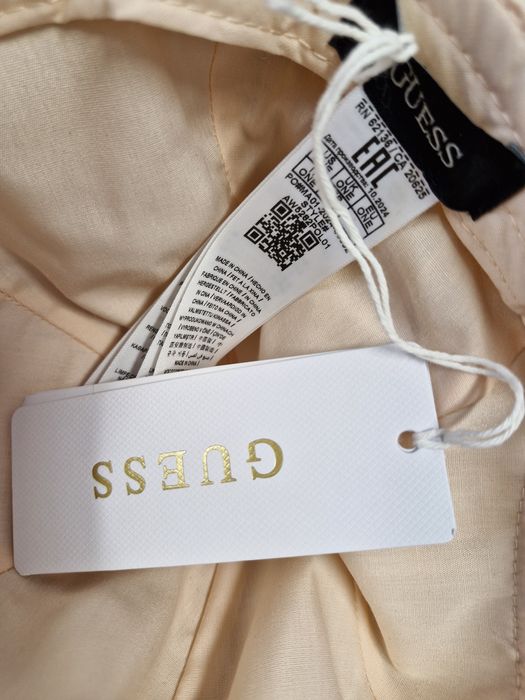 Оригинална шапка Guess