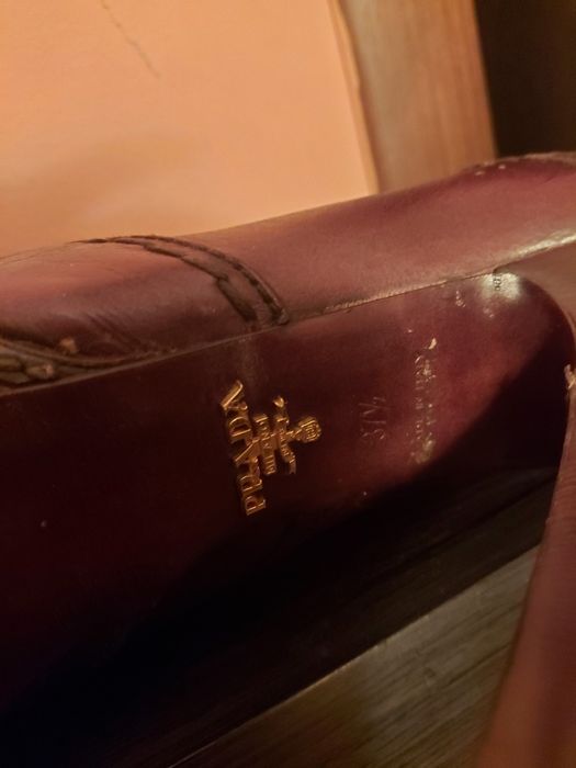 Продам кожанные сапожки PRADА осенние