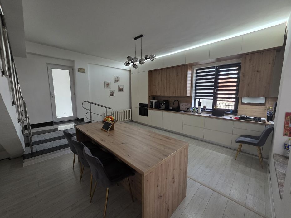 Vila D+P+E+M in Cumpăna ultra central