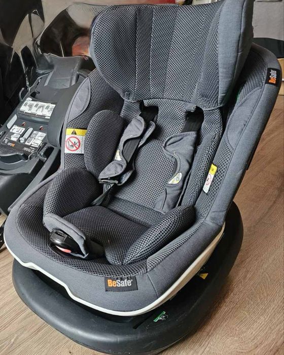 BeSafe модулна система от две столчета за кола и база iZi Modular