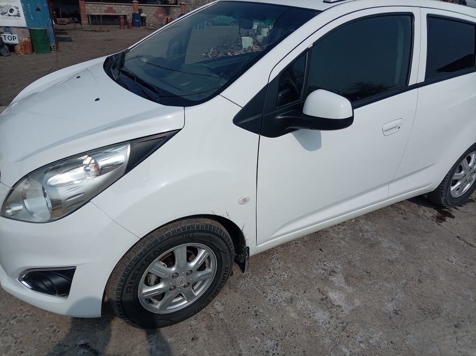 Продаю машину спарк автомат