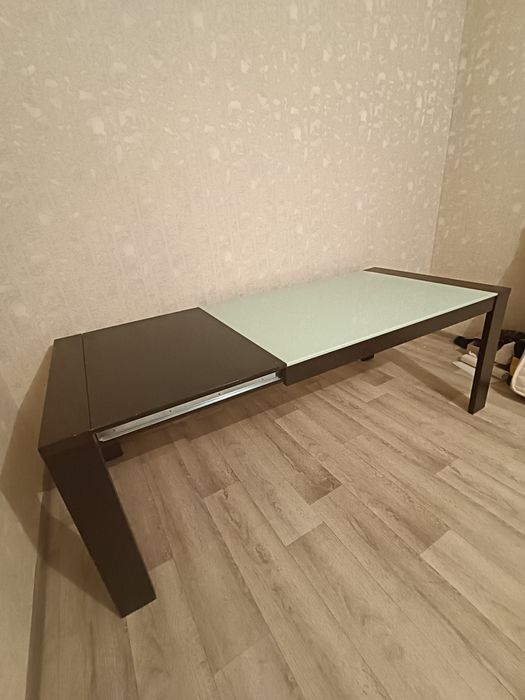Стол раздвижной со стеклом