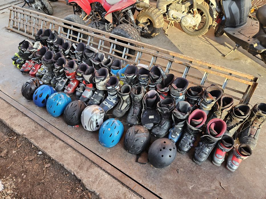 Ски обувки и каски всичко за 200лв