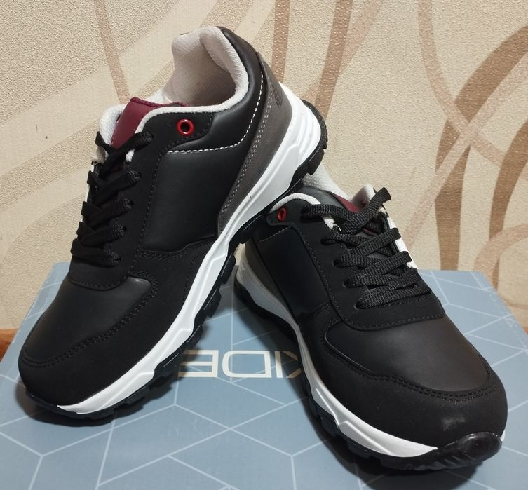 Подростковые кроссовки