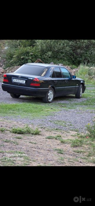 Срочно продаю машину Mercedes 180