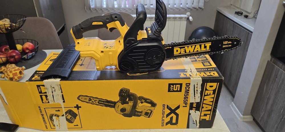 Акумолаторна резачка Dewalt dcm565