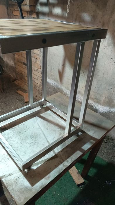 Столик прикроватный