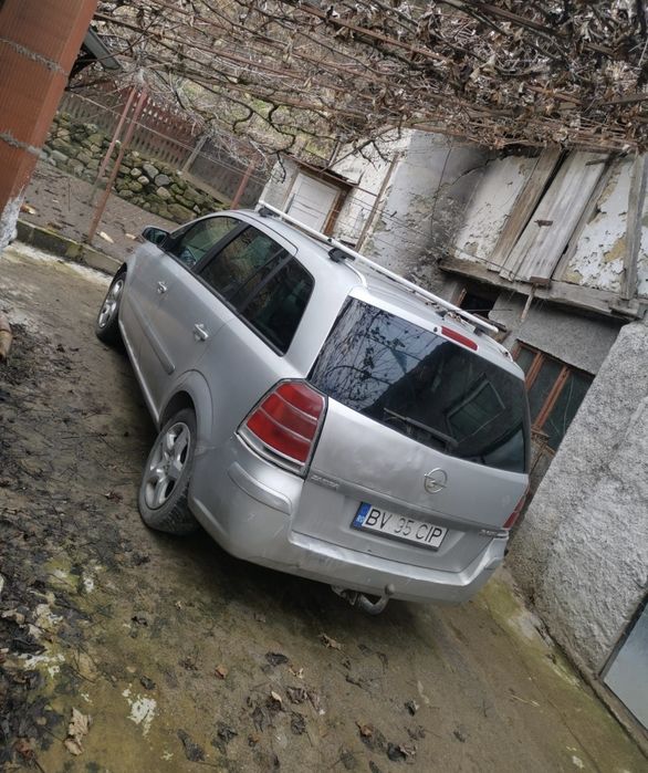 Vând Opel Zafira B