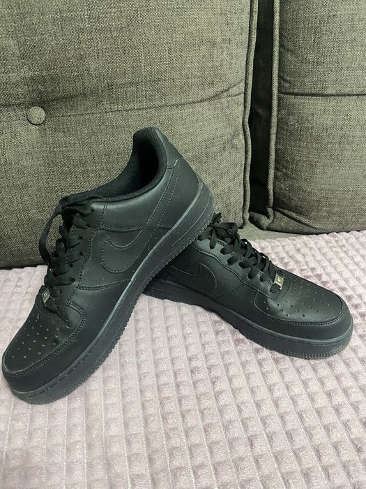 Продам мужские кроссовки