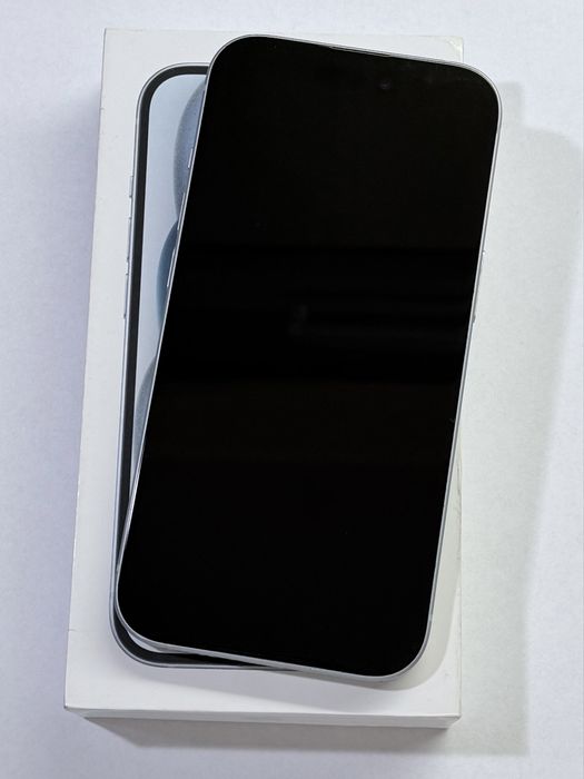 iPhone 15 Blue 94% battery