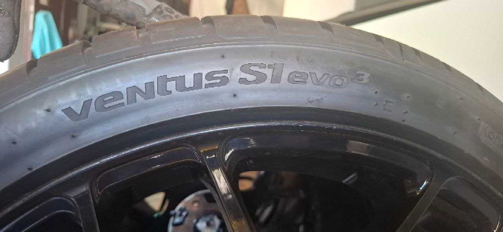 Продава се комплект летни гуми Hankook S1 EVO3, 255/35 R19