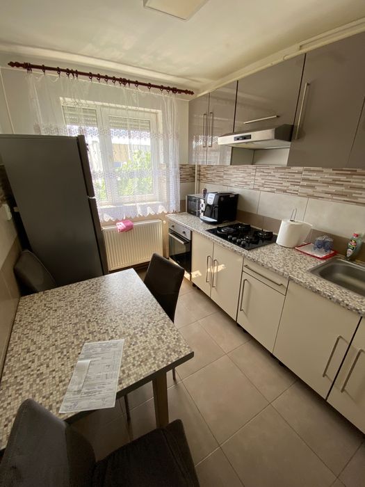 Apartament cu 3 camere de inchiriat