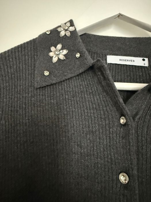 Елегантна блуза с камъни