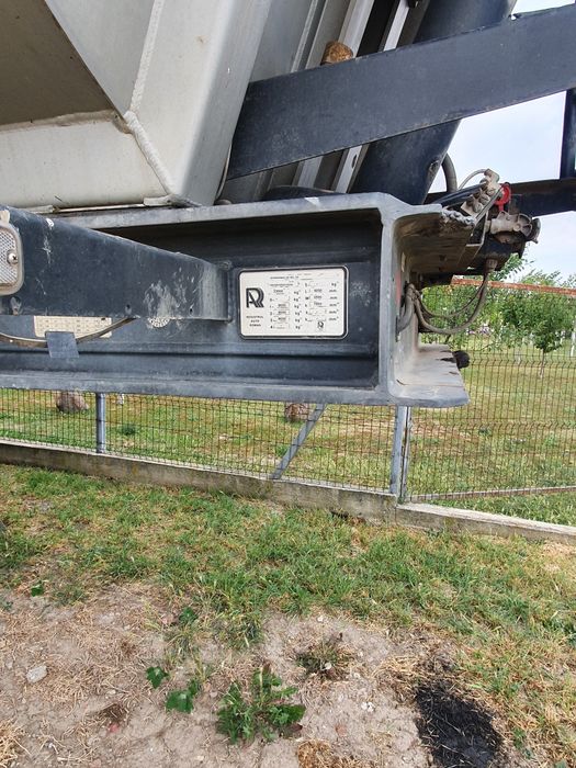 Semiremorca de vânzare