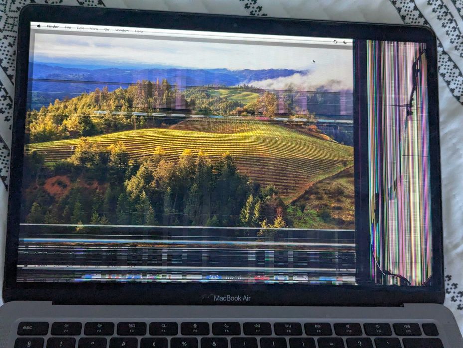 MacBook Air M1 A2337 8GB/256GB – Ecran spart, funcțional extern