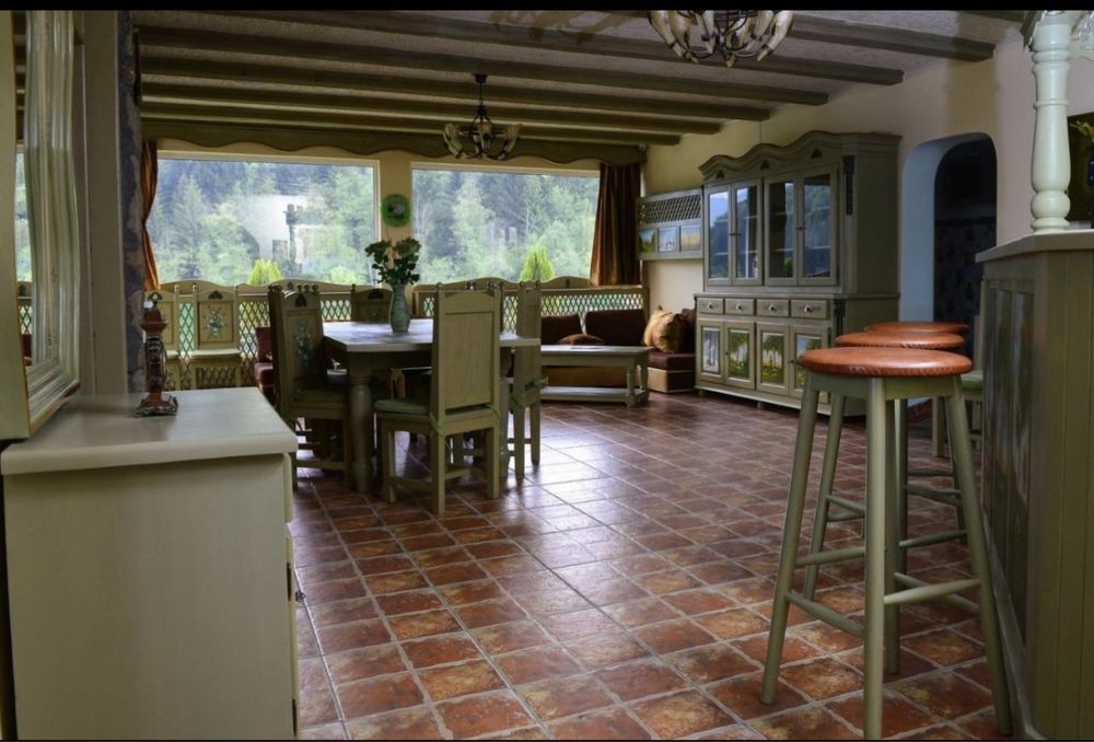 Inchiriezi, vand vila superba Brasov. Bradet