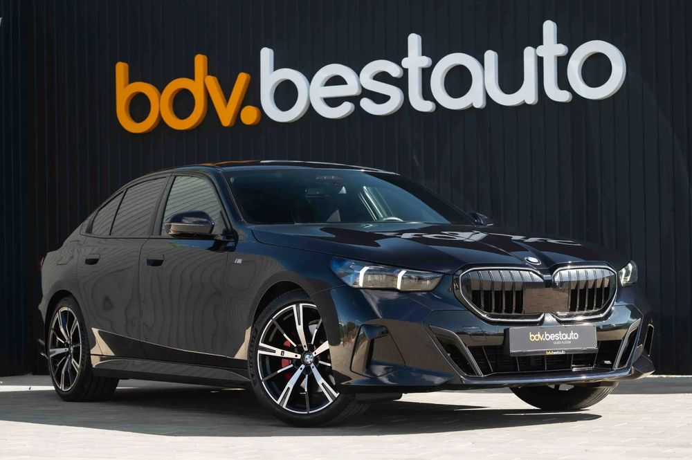 BMW Seria 5 520d M-Pack Pro/ Distronic/ H&K/ 360°/ Crystal/ Keyless Entry & Go