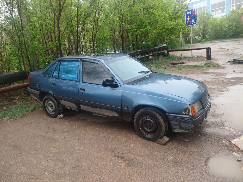 Продам машину Опель Кадетт