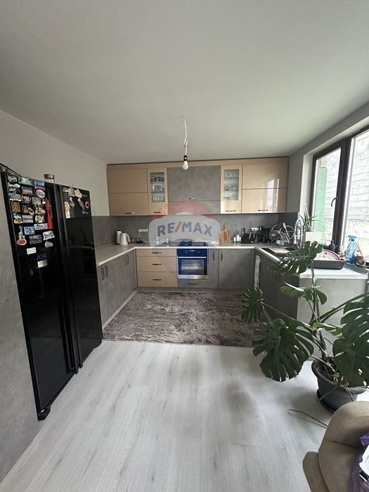 Продава се Къща в Варна, Изгрев - 181 кв.м за 1989 €/кв.м - Снимка #2