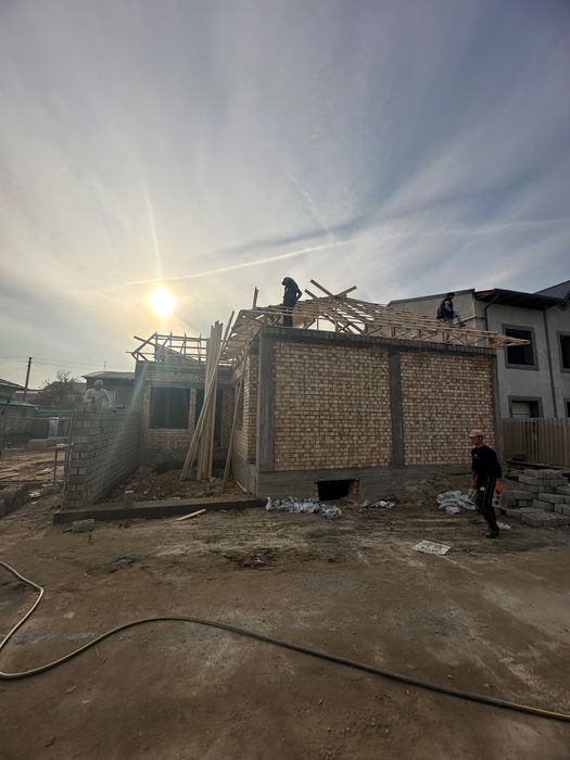 Yengi qurilgan uy sotiladi