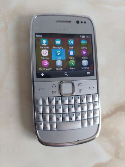 [e6] Vând Nokia E6 Silver (de colecție, în perfectă stare) /poze reale