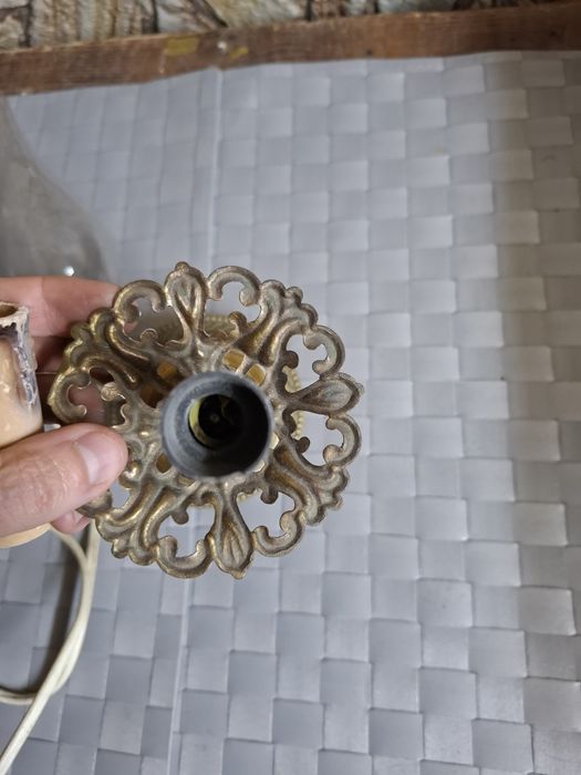 Бронзова лампа работеща