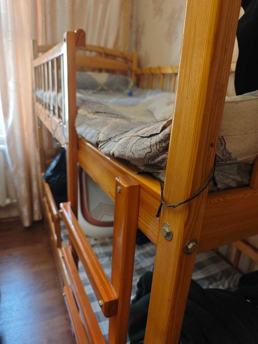 двуярусная кровать
