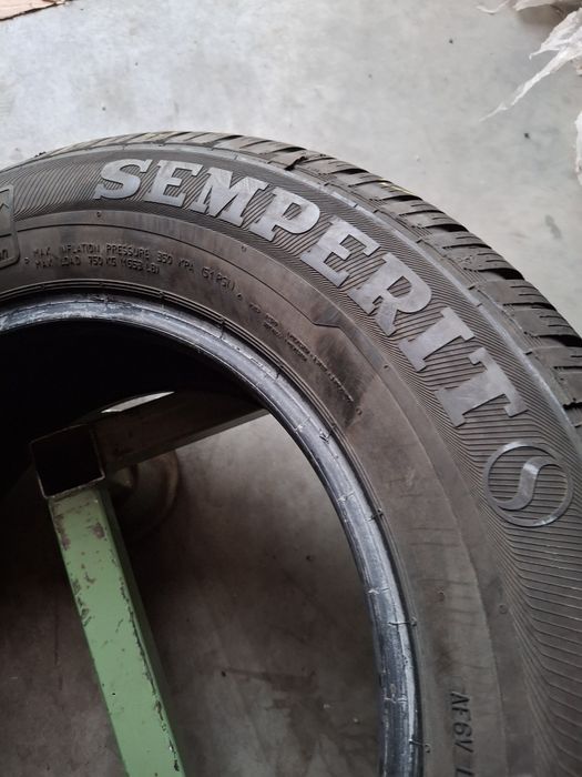 2 Anvelope de iarnă 215 65 r16 Semperit