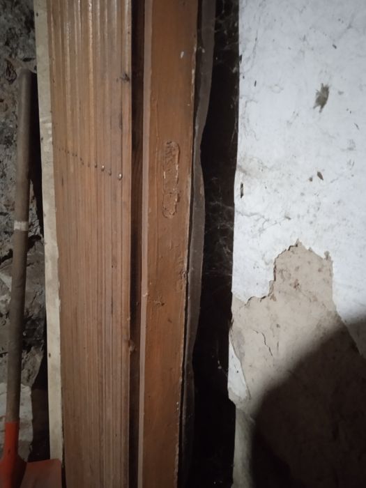 Продам входную деревянную дверь