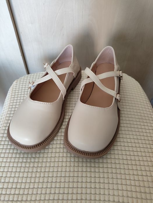 Продам туфли школьные.