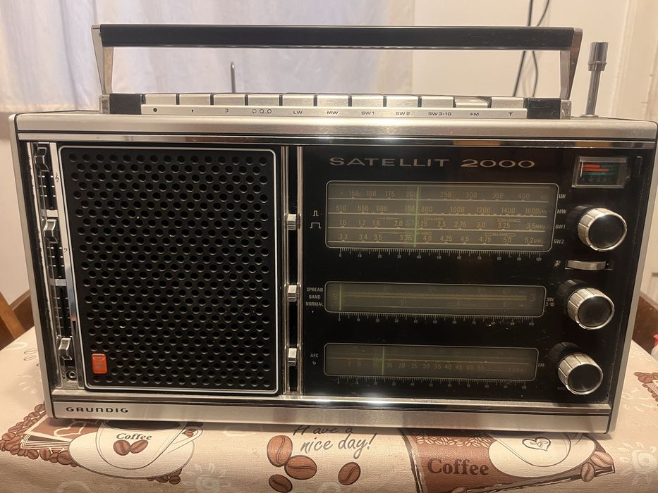 Vand radio Grundig Satelitte 2000