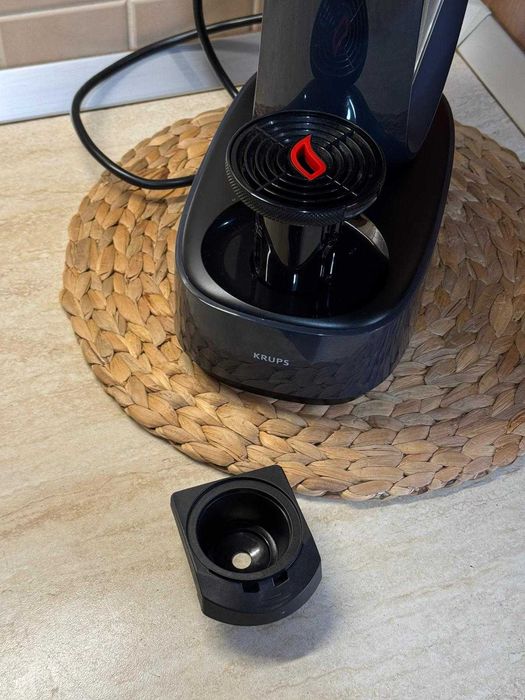 Vând espressor capsule Krups Nescafé Dolce Gusto Infinissima