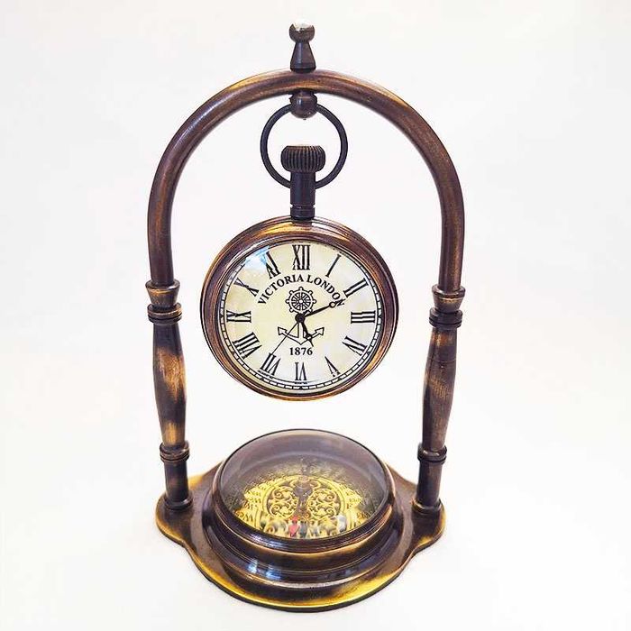 Настолен кварцов часовник с компас от бронз.