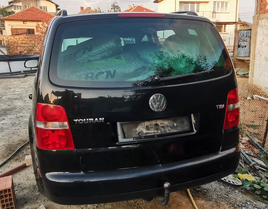 VW TUARAN 1.9  дизел 105 коня  запазена само на части