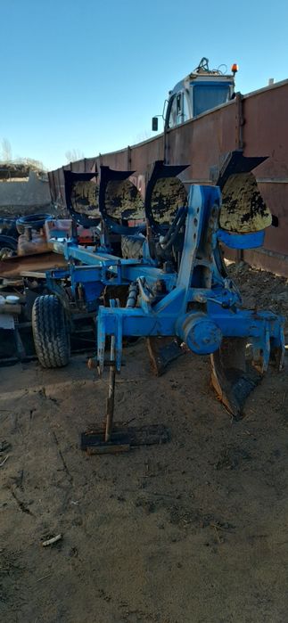 Плуг 3+1 сотилади нархини келишамиз