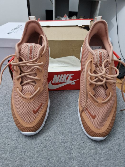 Adidas  Nike Air Max  noi în cutie Anglia.