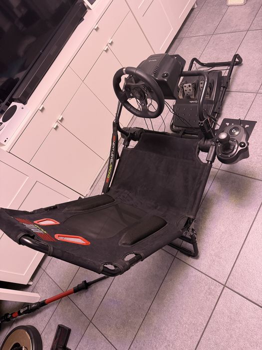 Volan logitech g920 (xbox si pc) si scaun next level racing gt lite