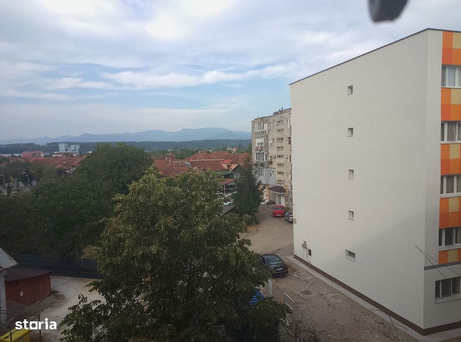 Apartament decomandat cu 2 camere și balcon închis
