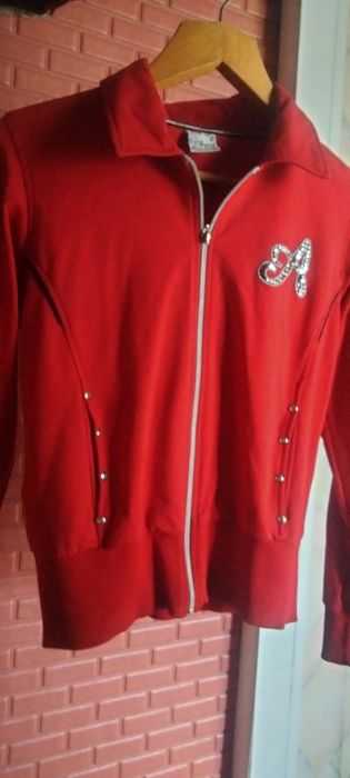 Продам спортивный костюм