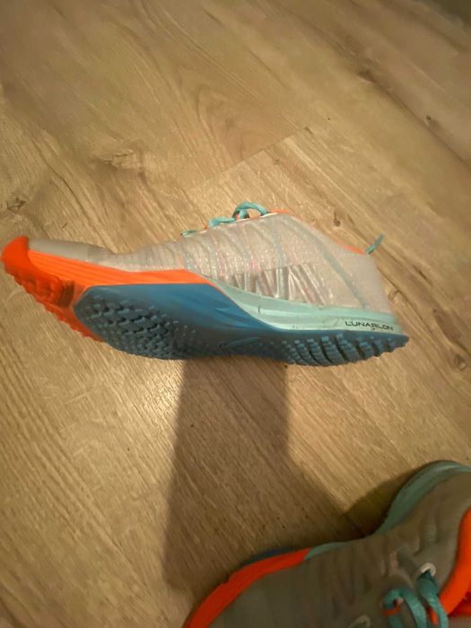 Продавам оригинални маратонки