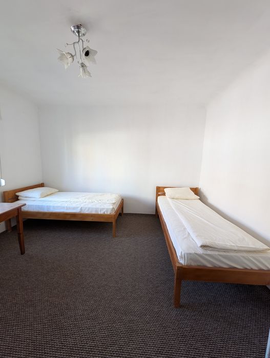 Inchiriere casa cazare muncitori 10 persoane 40 lei/noapte